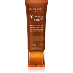Danessa Myricks Beauty Yummy Skin Serum Skin Tint feuchtigkeitsspendendes Make up mit glättender Wirkung Farbton 13 - Dark Skin with Warm Golden Under