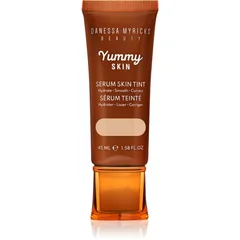 Danessa Myricks Beauty Yummy Skin Serum Skin Tint feuchtigkeitsspendendes Make up mit glättender Wirkung Farbton 3.5 - Light With Cool Undertones 45 m
